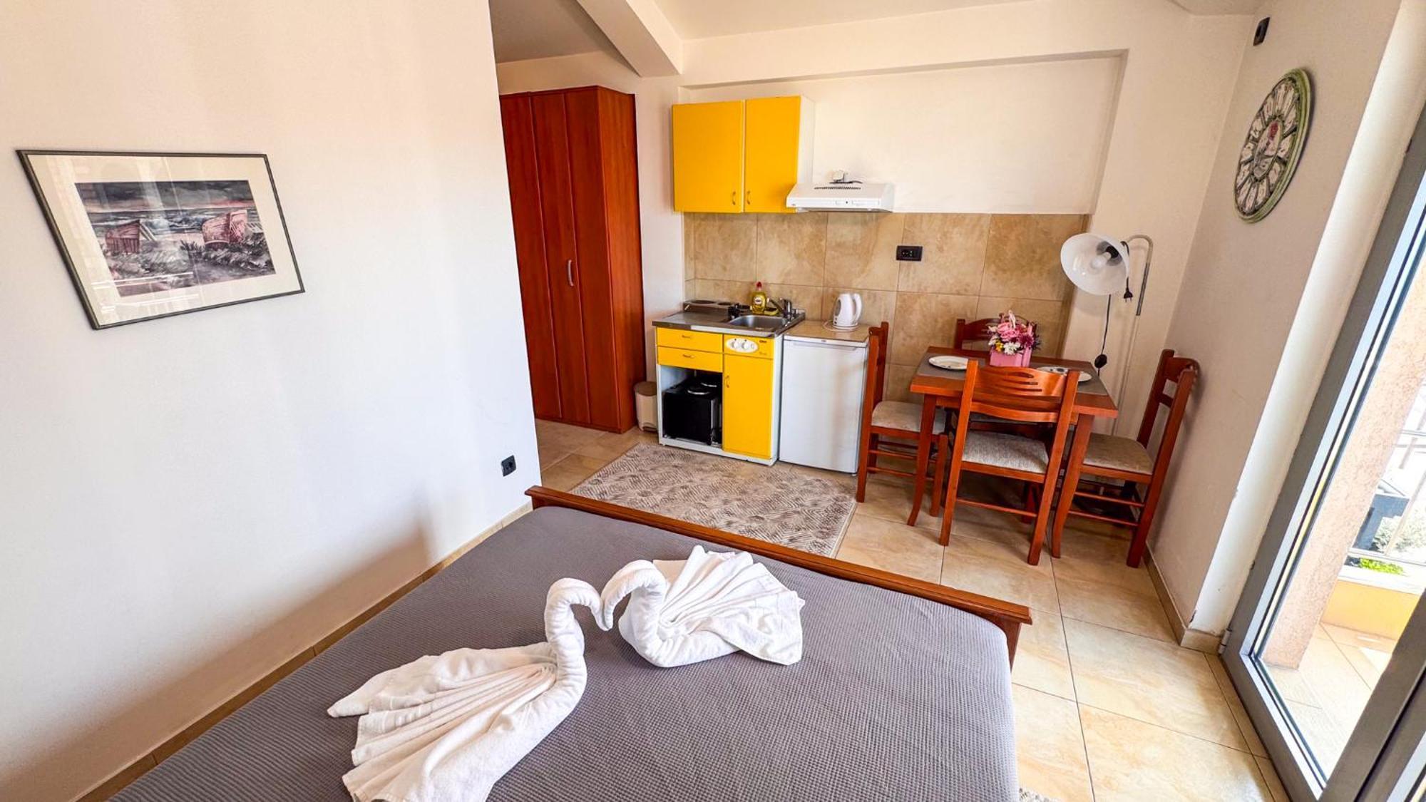 Qumi Apartments Tivat Luaran gambar