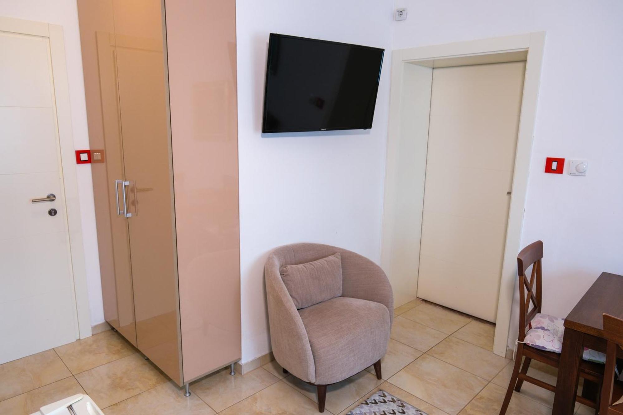 Qumi Apartments Tivat Luaran gambar