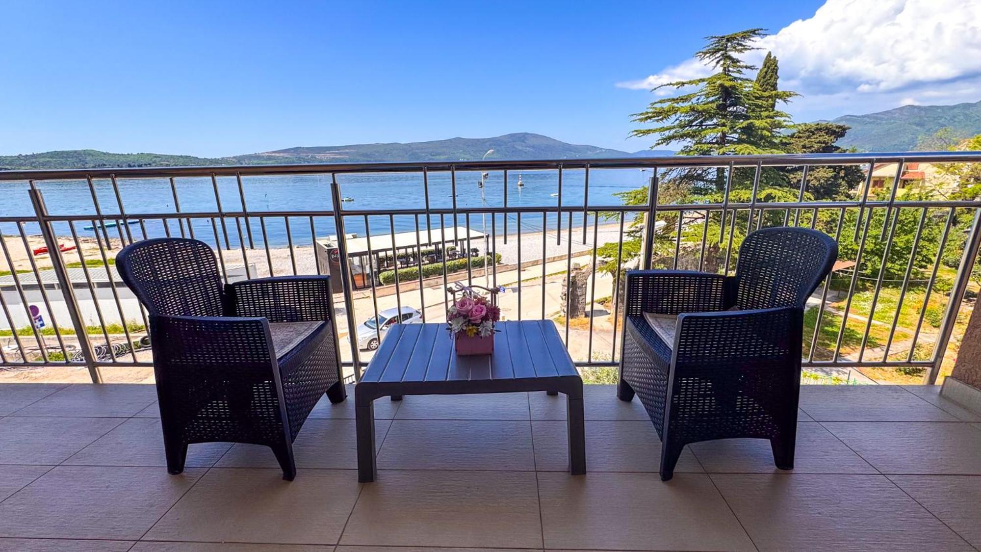 Qumi Apartments Tivat Luaran gambar