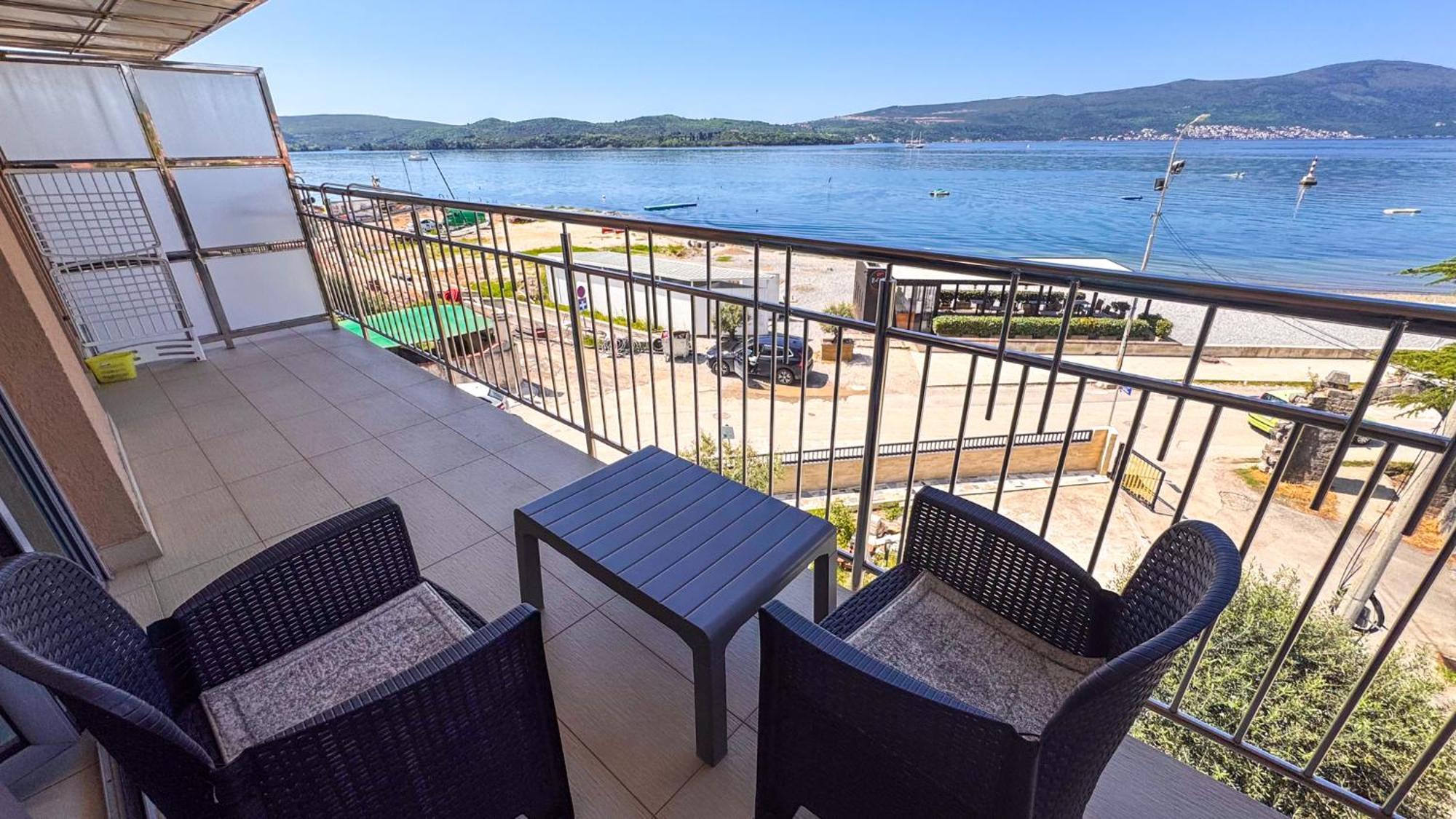 Qumi Apartments Tivat Luaran gambar