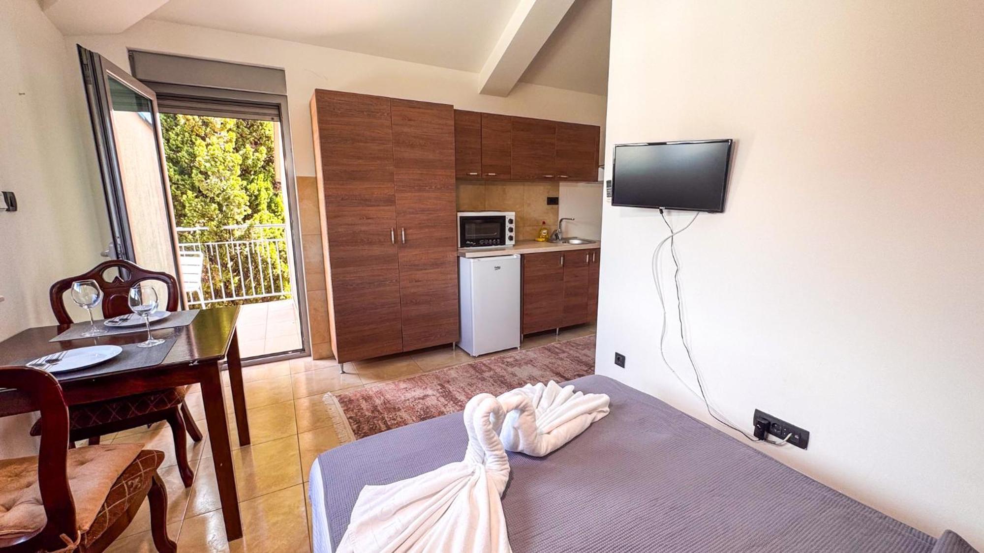 Qumi Apartments Tivat Luaran gambar