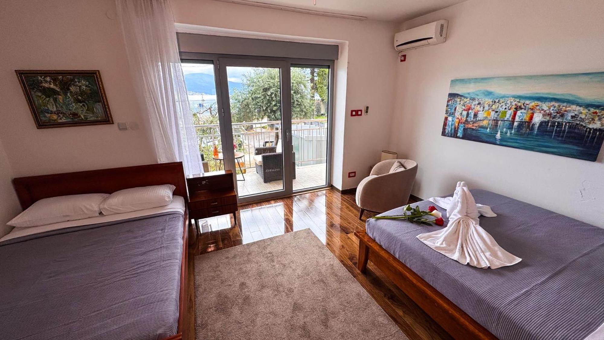 Qumi Apartments Tivat Luaran gambar