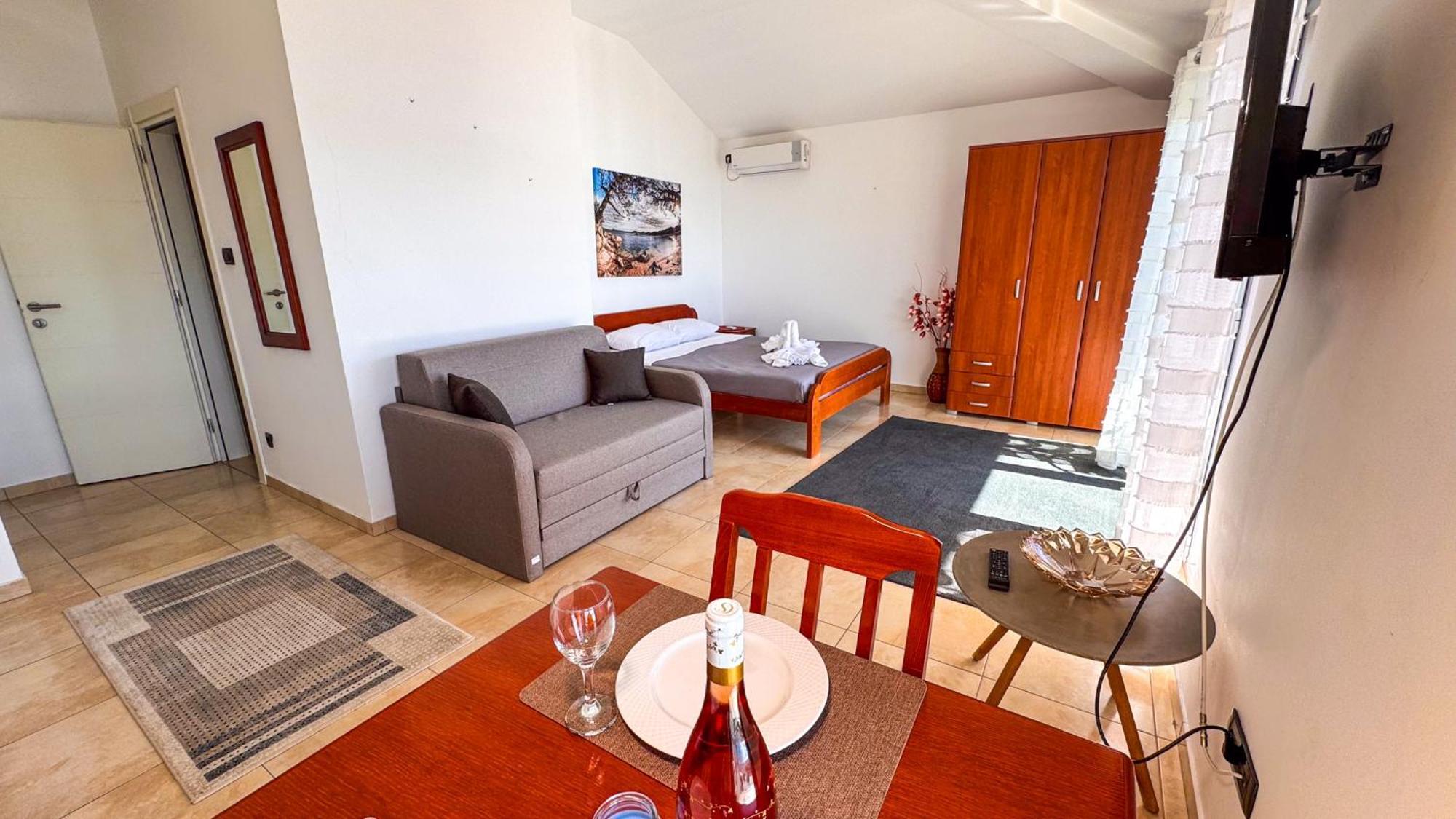 Qumi Apartments Tivat Luaran gambar