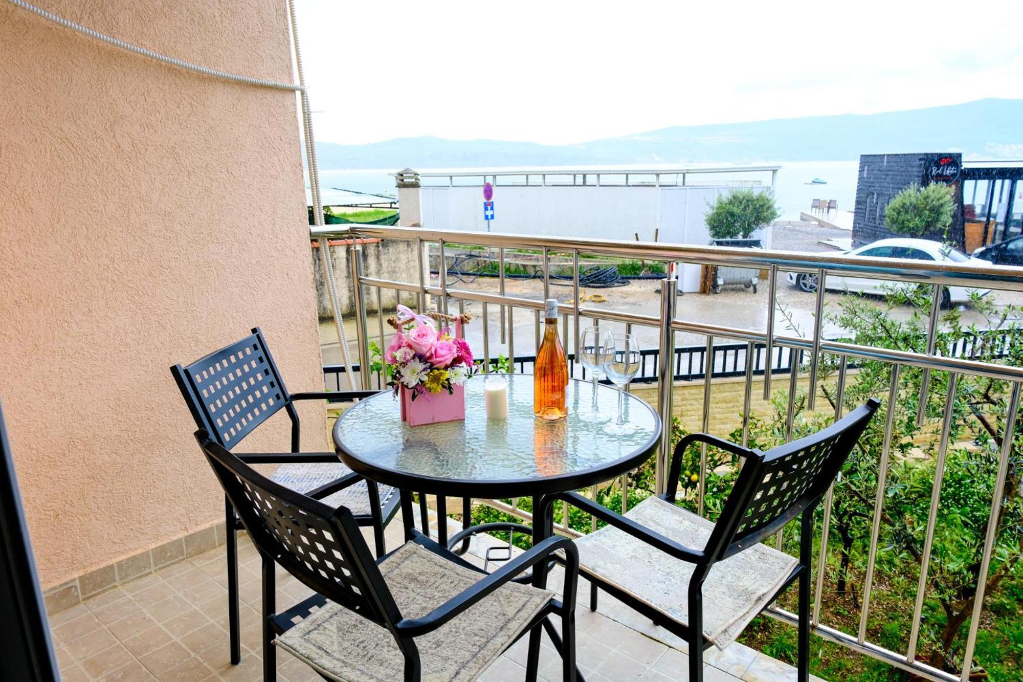 Qumi Apartments Tivat Luaran gambar