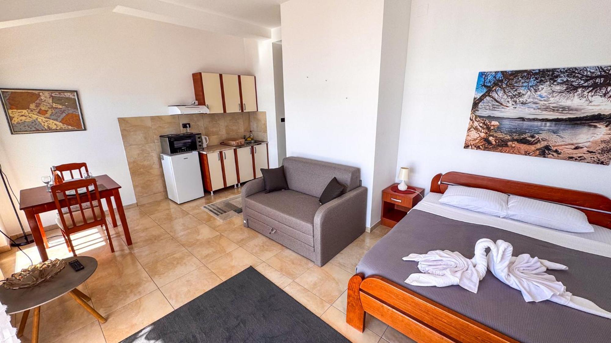 Qumi Apartments Tivat Luaran gambar