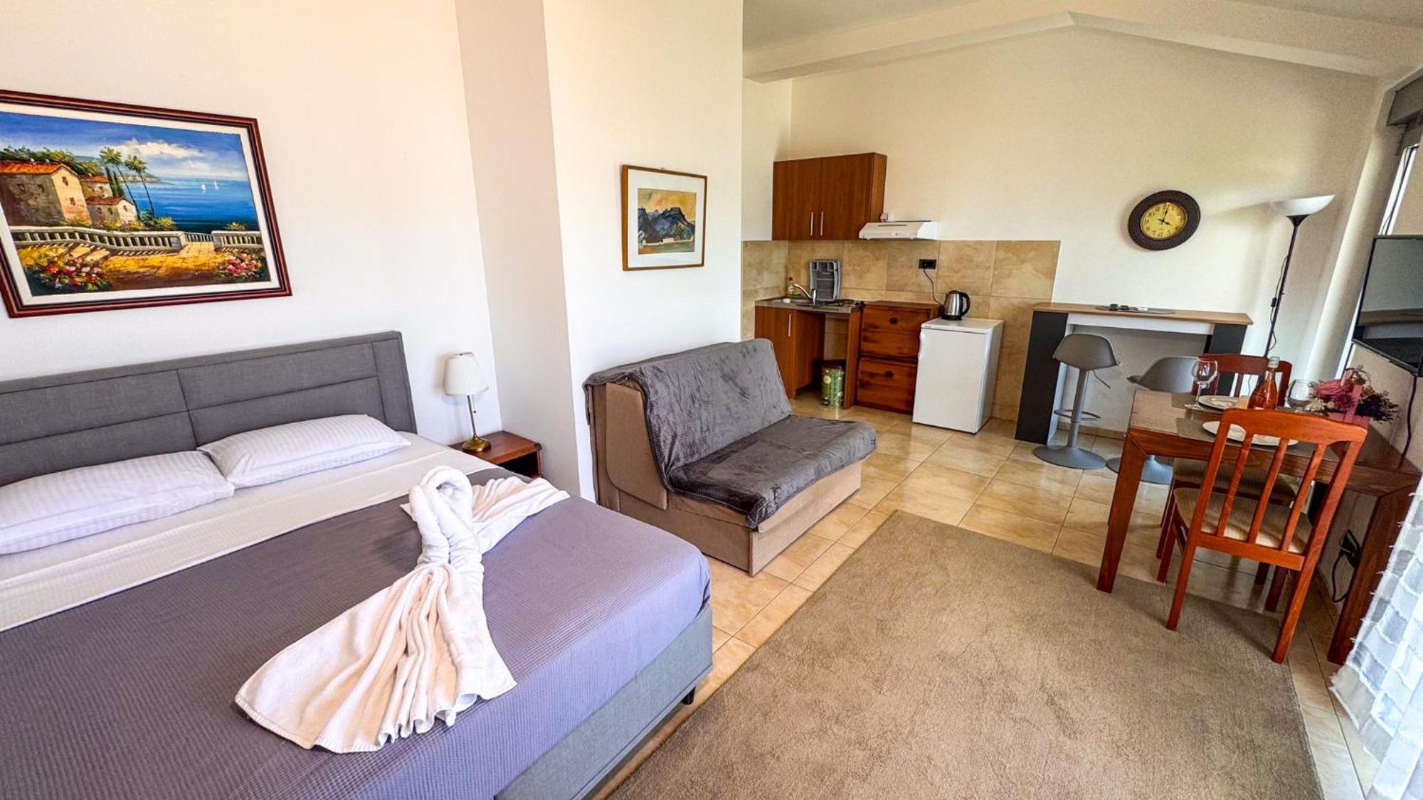 Qumi Apartments Tivat Luaran gambar