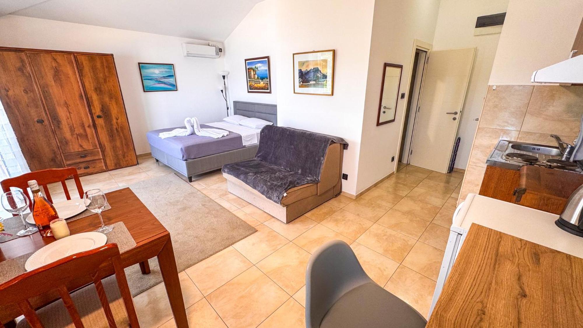 Qumi Apartments Tivat Luaran gambar