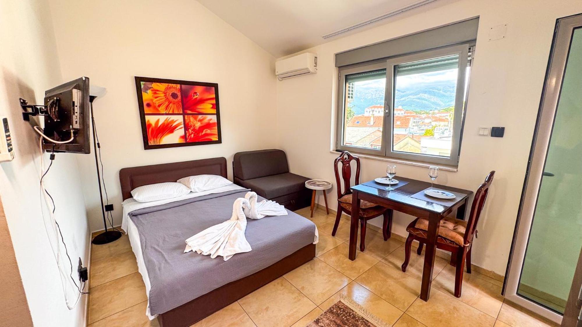 Qumi Apartments Tivat Luaran gambar